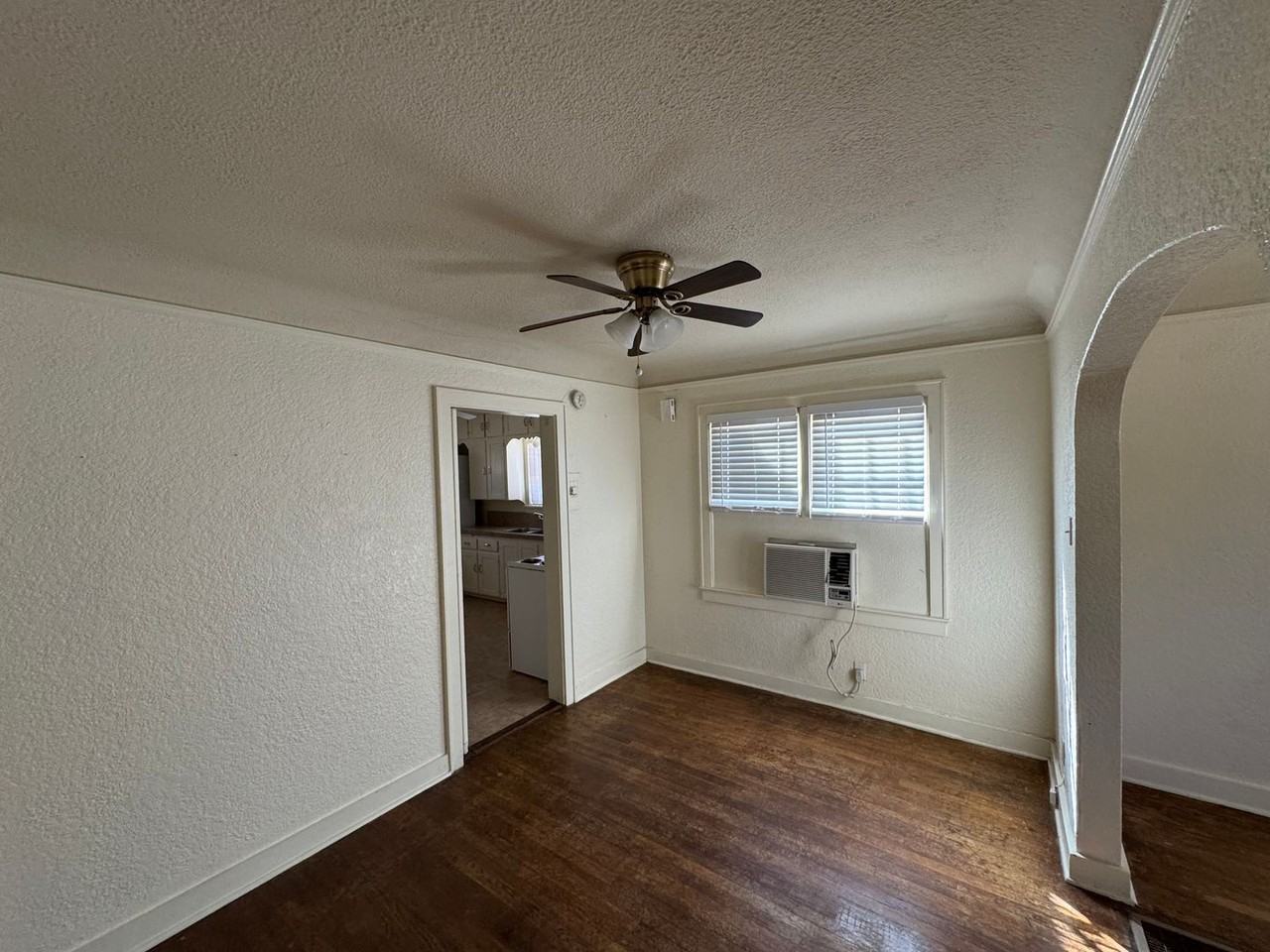 213 N Washington Ave - Photo 6 of 11