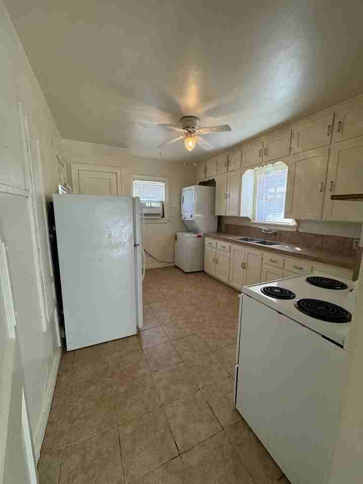 213 N Washington Ave - Photo 7 of 11