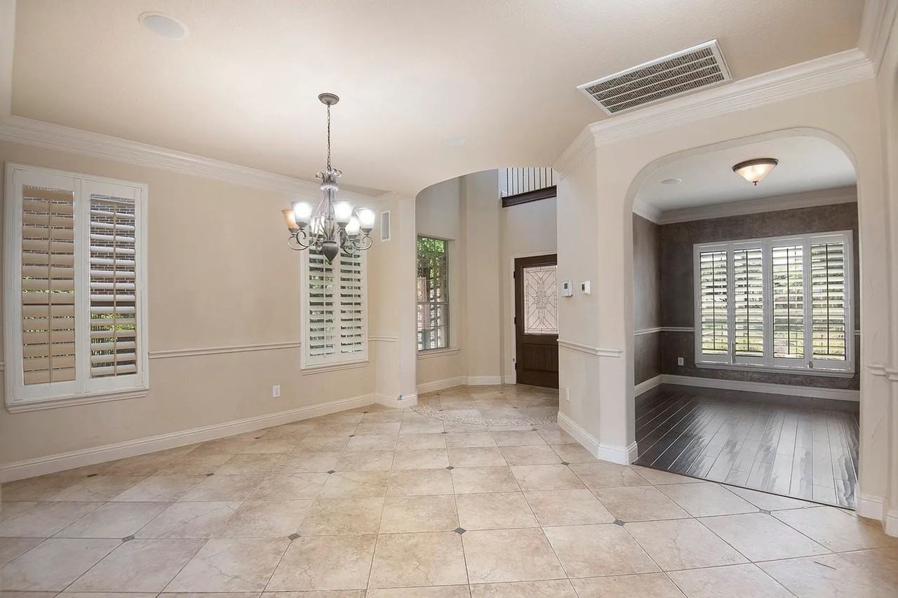 5845 Tuleys Creek Dr - Photo 2 of 24