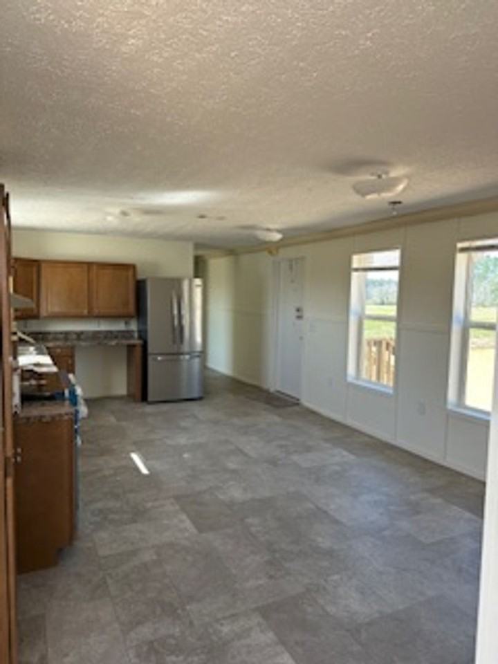 1245 Reeves Rd - Photo 3 of 8