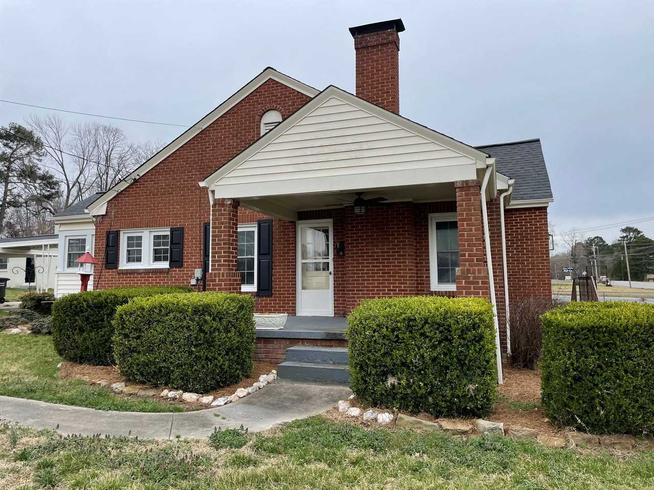 2405 S Fayetteville St - Photo 3 of 28