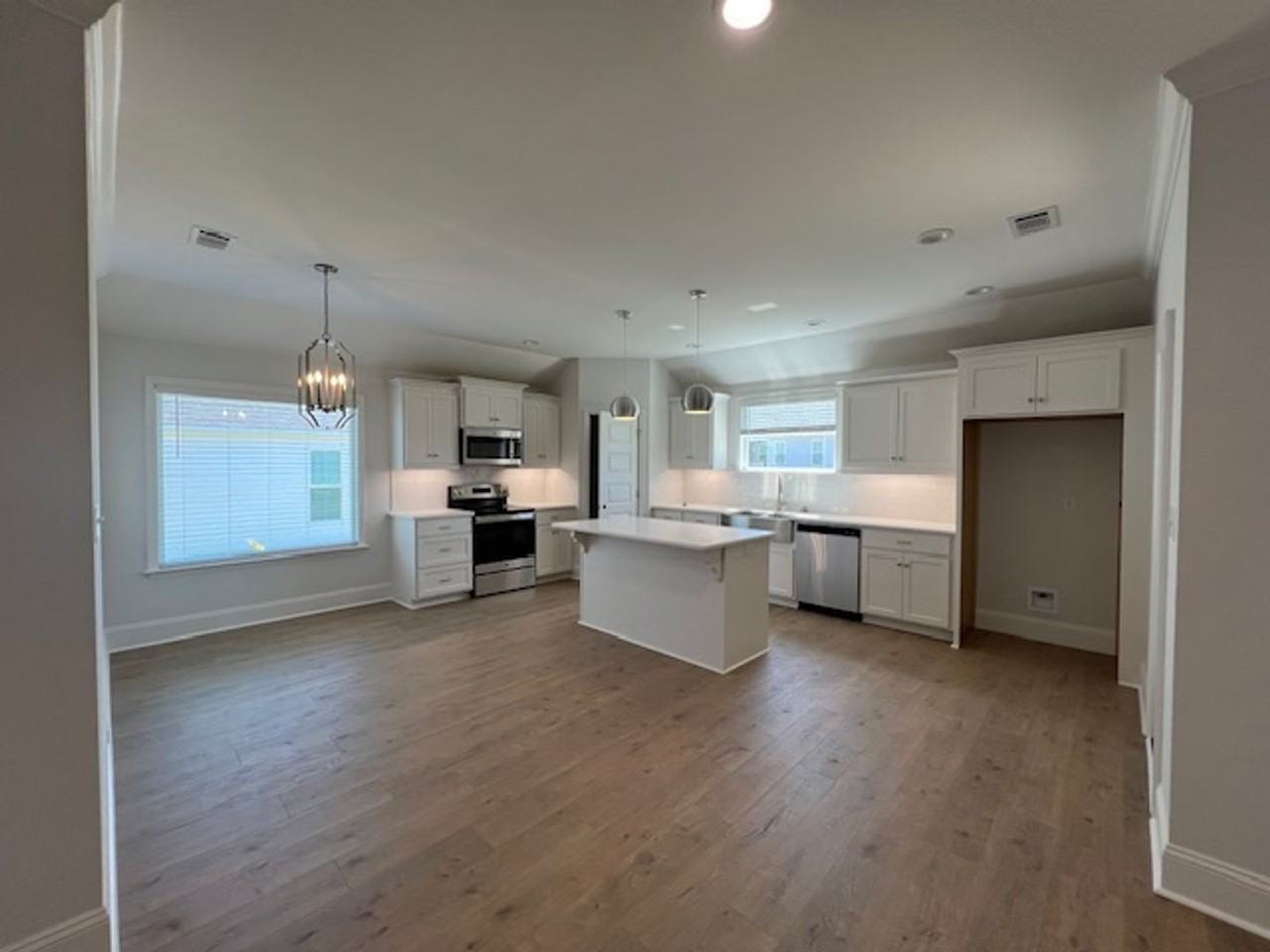 3909 Duke Ct - Photo 4 of 14