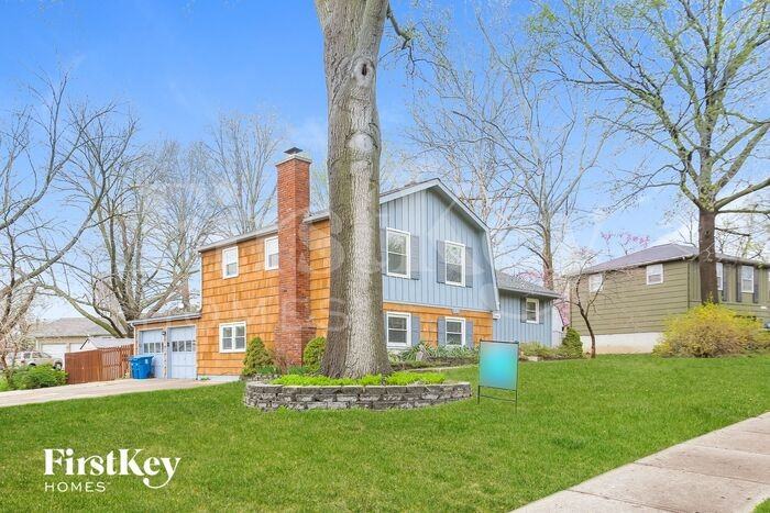 8708 W 88th St - Photo 2 of 15