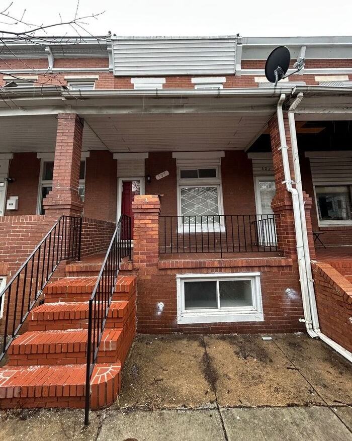 699 N Ellwood Ave - Photo 2 of 12