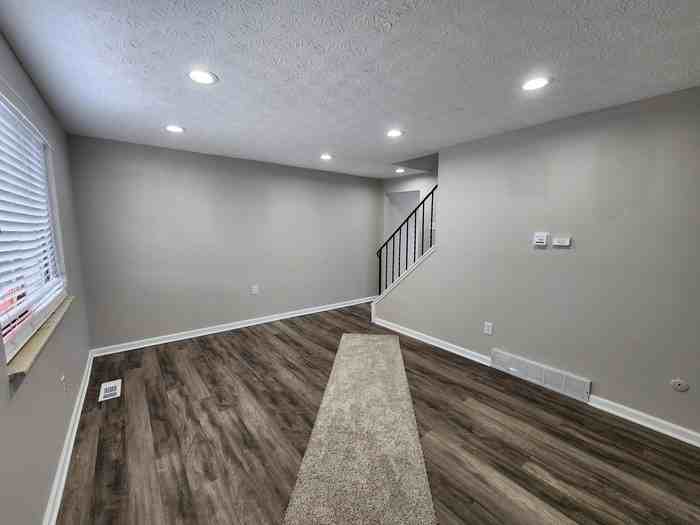 230 Nottingham Ct - Photo 2 of 18