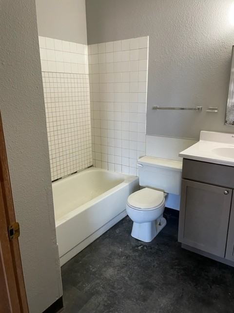 304 6th Street Southwest - Photo 7 of 27