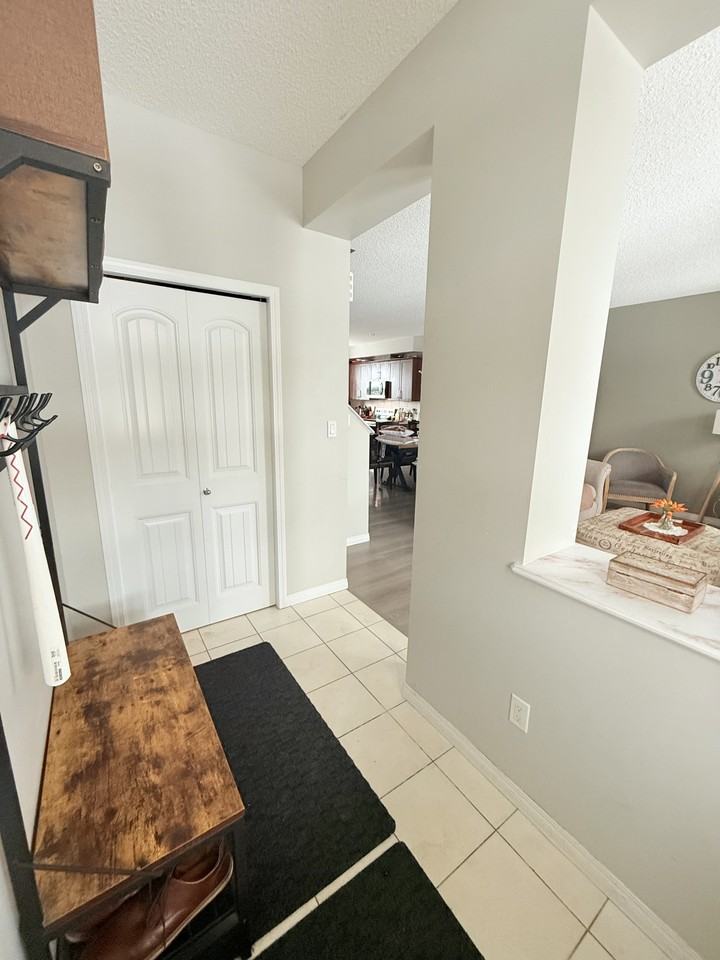 3008 Arthurs Crescent Southwest - Photo 3 of 11