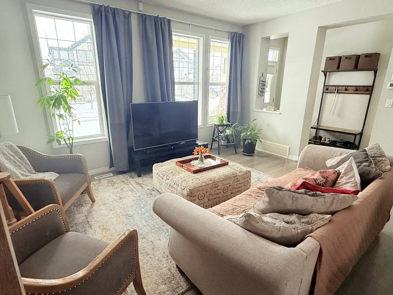 3008 Arthurs Crescent Southwest - Photo 2 of 11