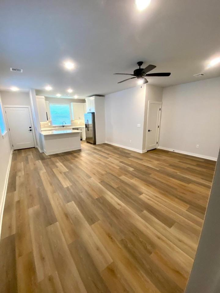 513 W Dallas - Photo 6 of 10