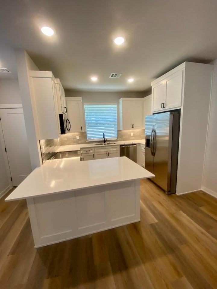 513 W Dallas - Photo 7 of 10