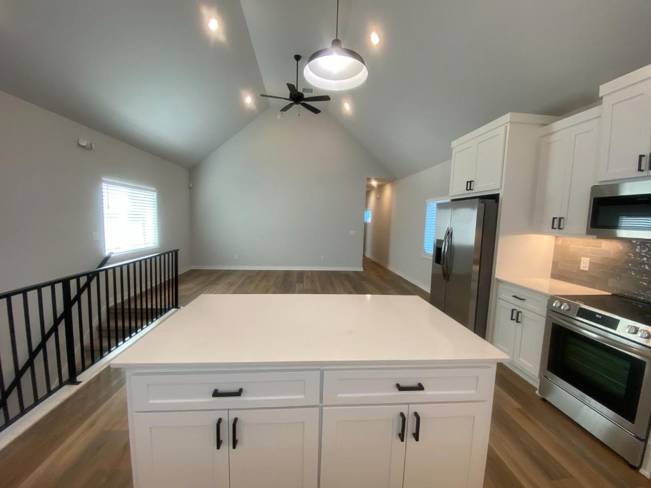 521 W Dallas - Photo 4 of 10