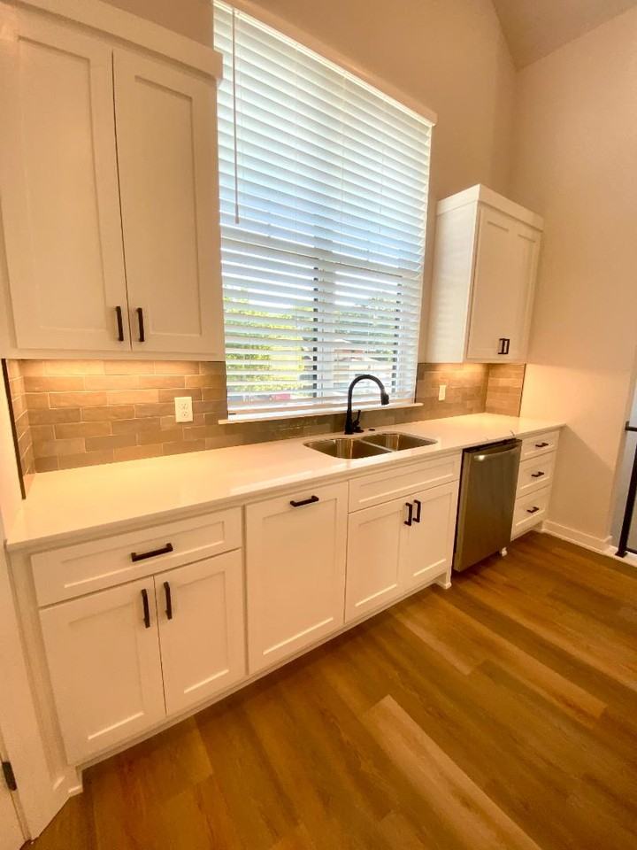 529 W Dallas - Photo 4 of 10