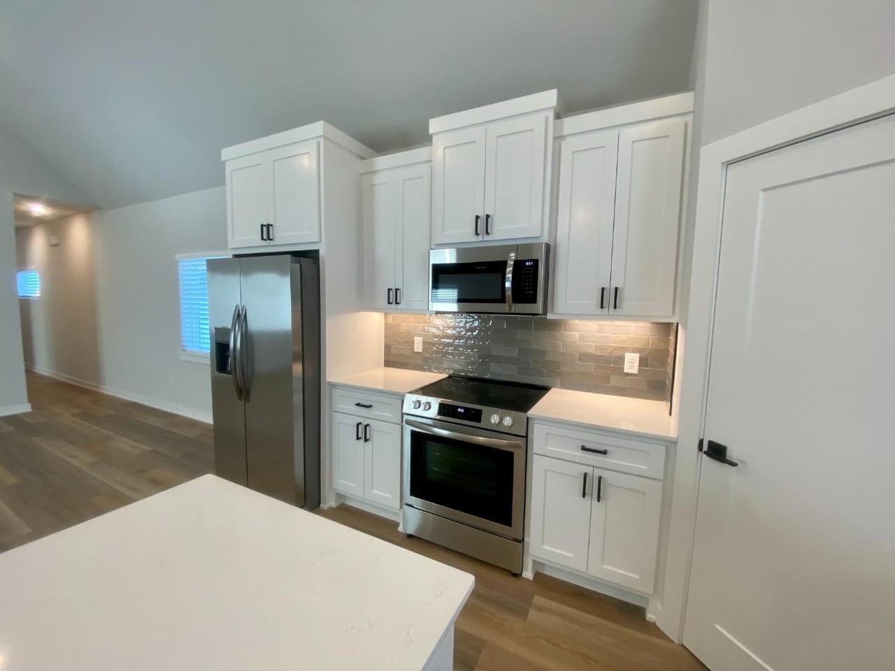 533 W Dallas - Photo 4 of 10