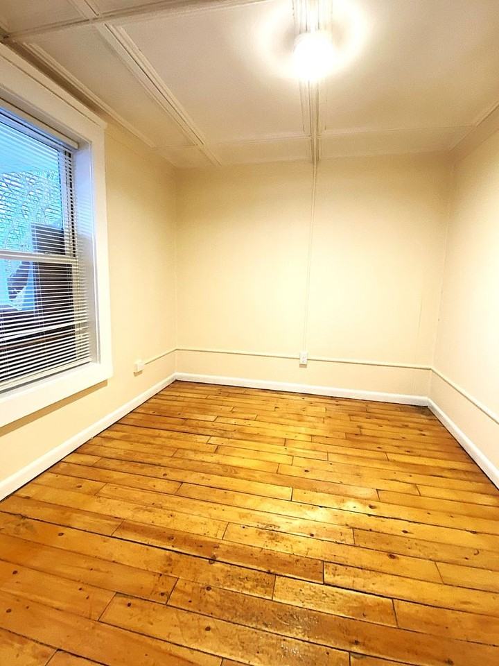 47 Willow St - Photo 3 of 9