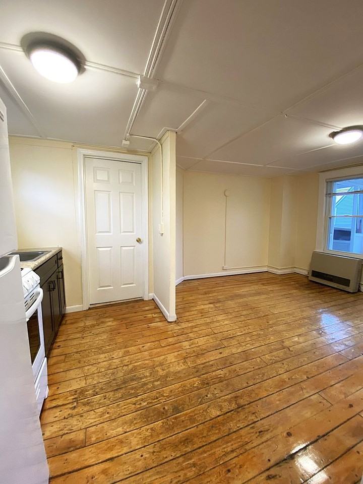47 Willow St - Photo 7 of 9