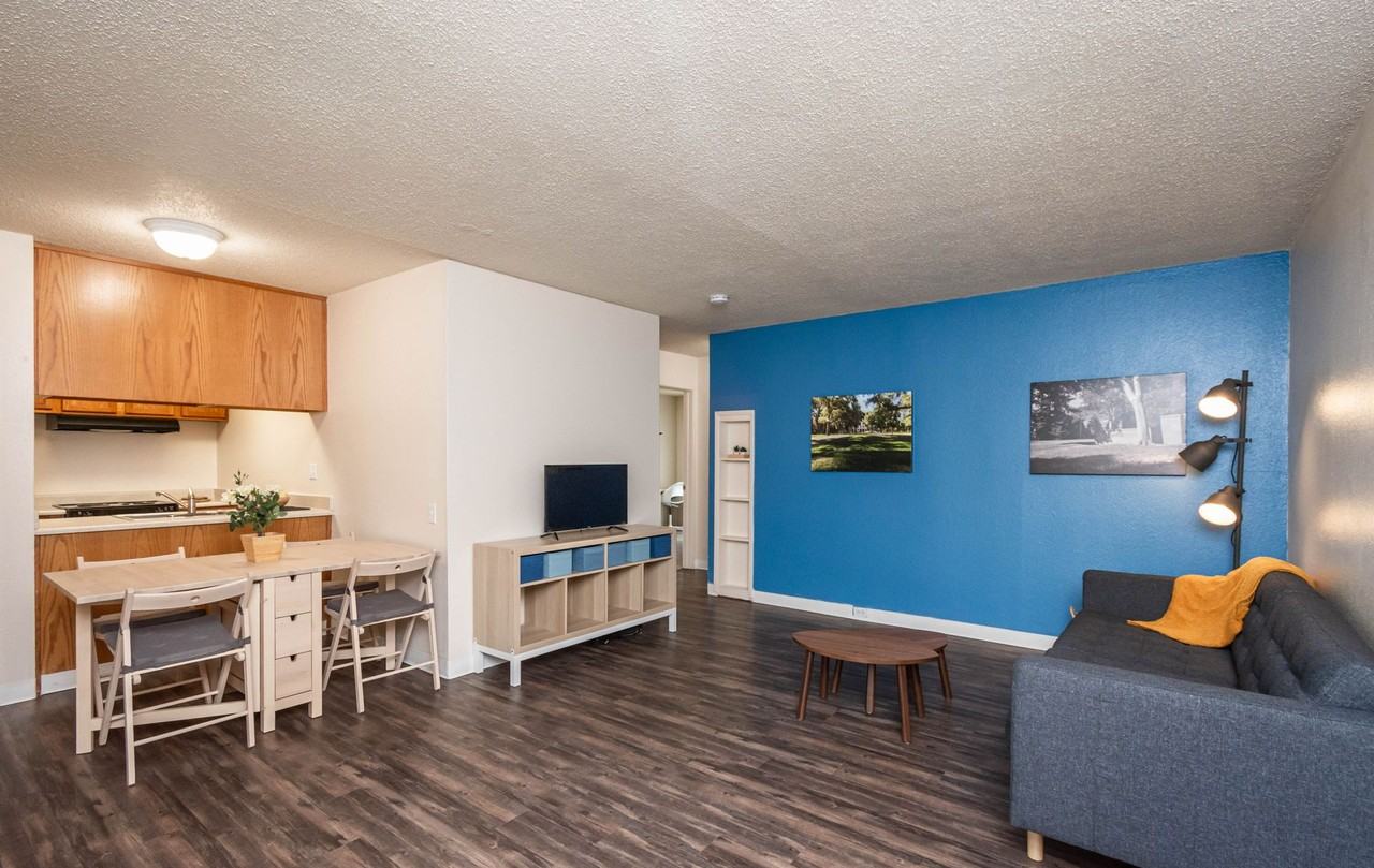 University Court - Photo 7 of 50