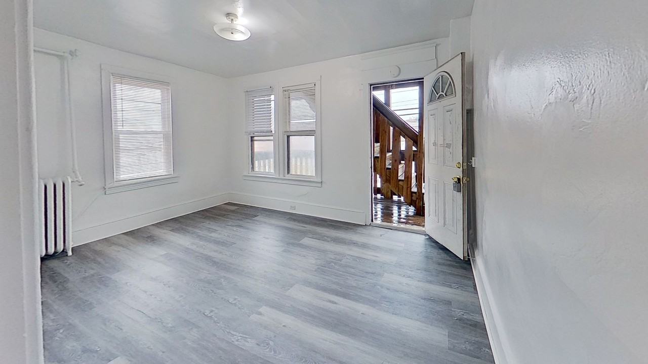31 E High St - Photo 2 of 10