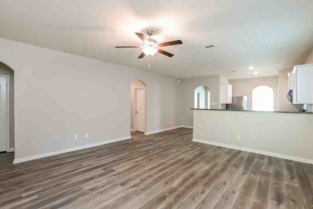 25178 Dickens Dr - Photo 4 of 16