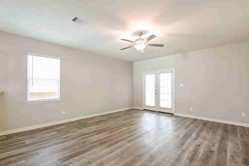 25178 Dickens Dr - Photo 5 of 16