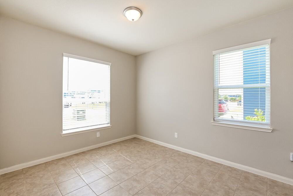 25178 Dickens Dr - Photo 6 of 16
