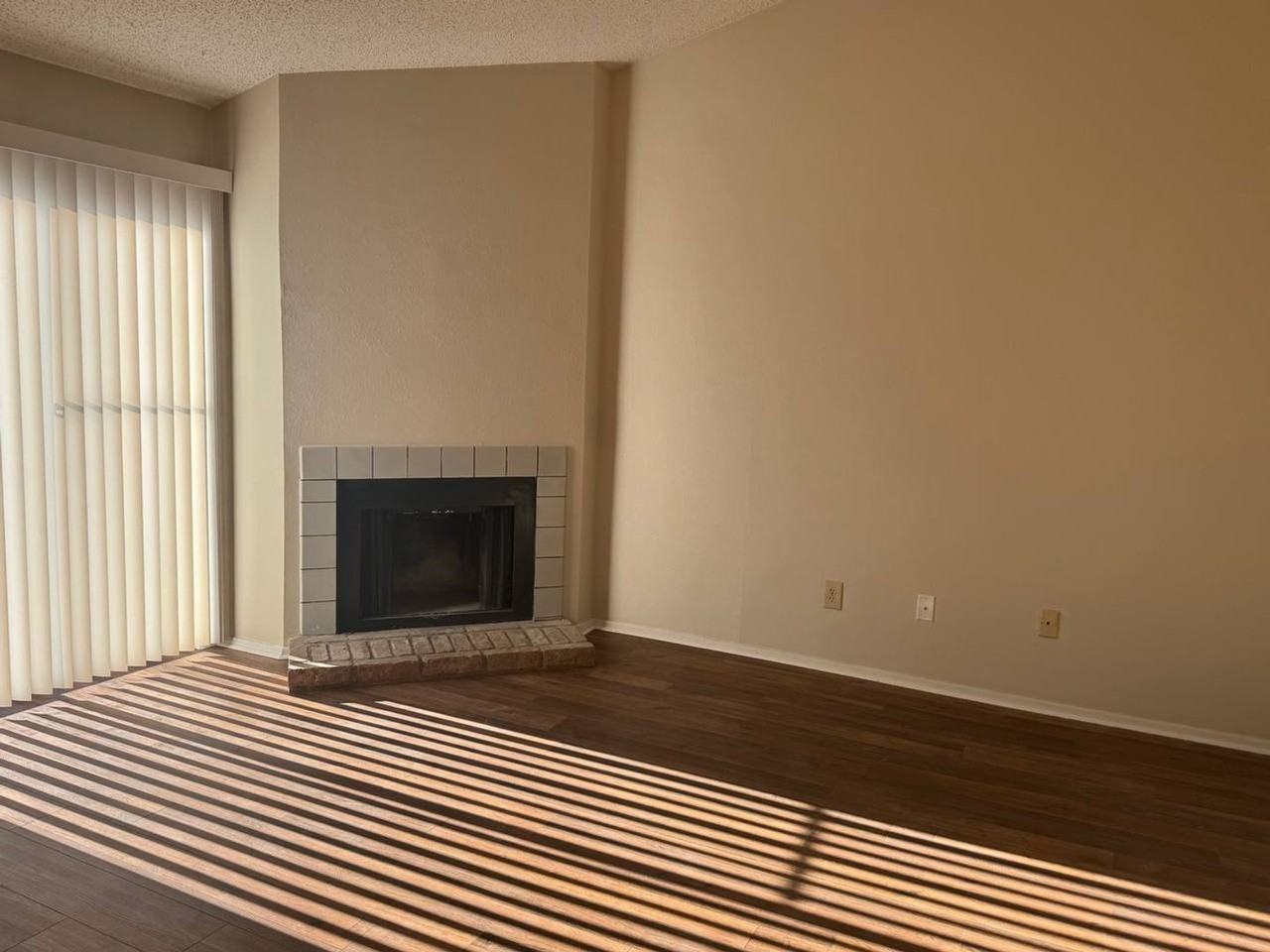 7092 N Holiday Dr - Photo 2 of 15