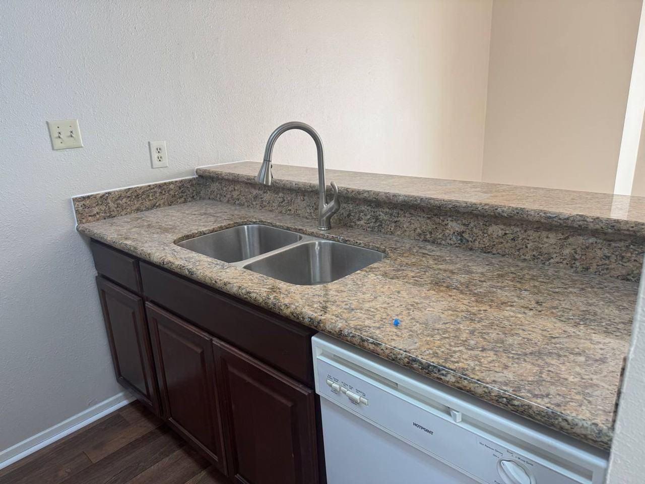7092 N Holiday Dr - Photo 6 of 15