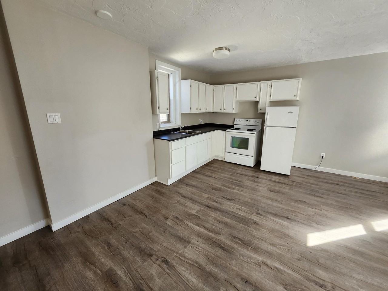 242 240-242 Duke Street 144 Wentworth - 2 #240-2 - Photo 2 of 8