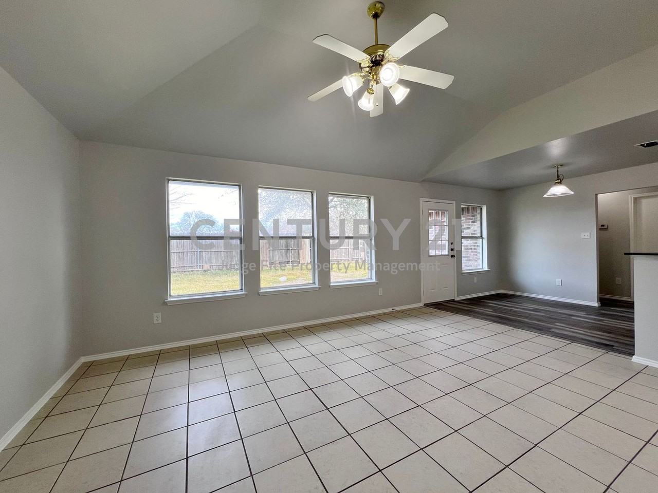 249 Mazatlan Ave - Photo 3 of 11