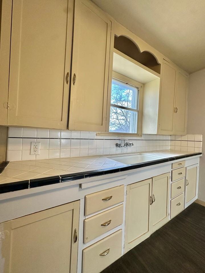 309 N Milton St - Photo 6 of 16