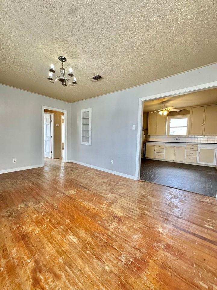 309 N Milton St - Photo 7 of 16