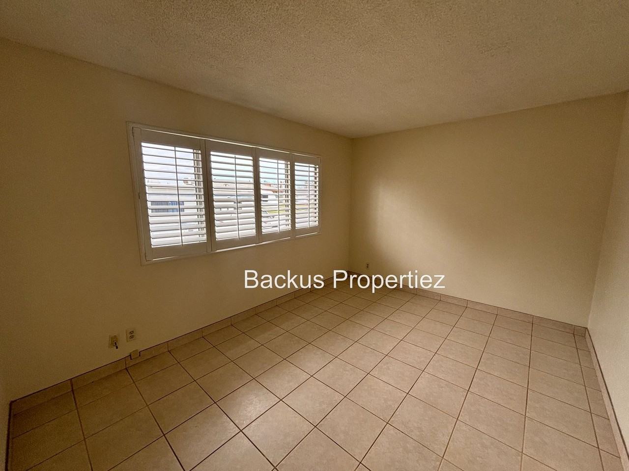 45150 Merritt St - Photo 3 of 29