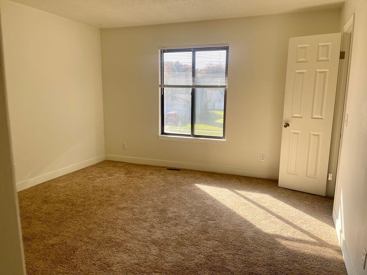 2508MY - Photo 7 of 8