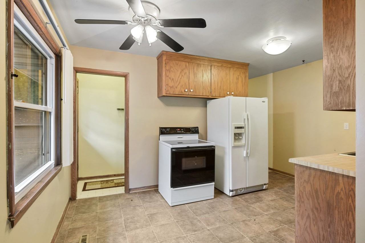 4943 4943 - 4945 Sheridan Ave South - Photo 5 of 18