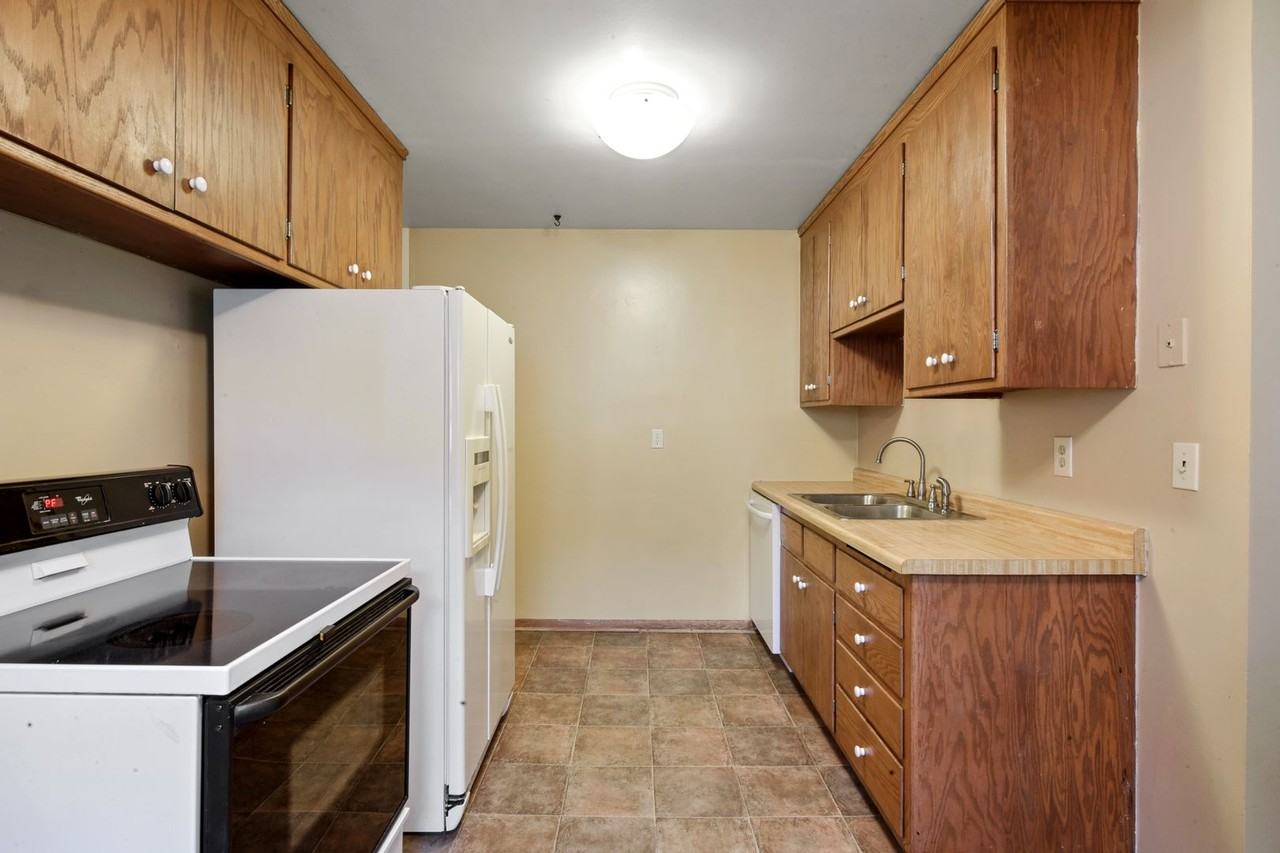 4943 4943 - 4945 Sheridan Ave South - Photo 6 of 18