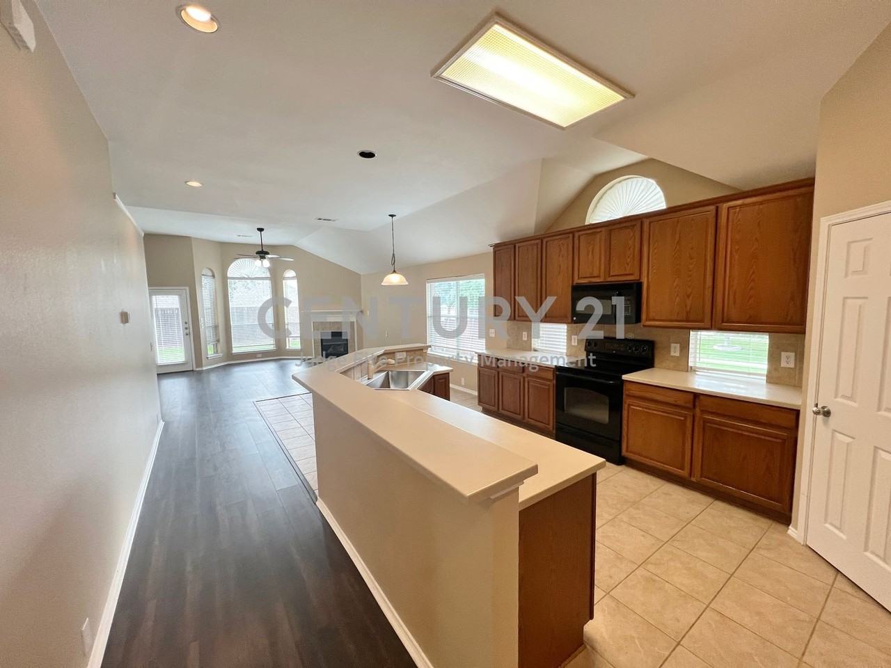 8321 Rayburn Ln - Photo 3 of 11