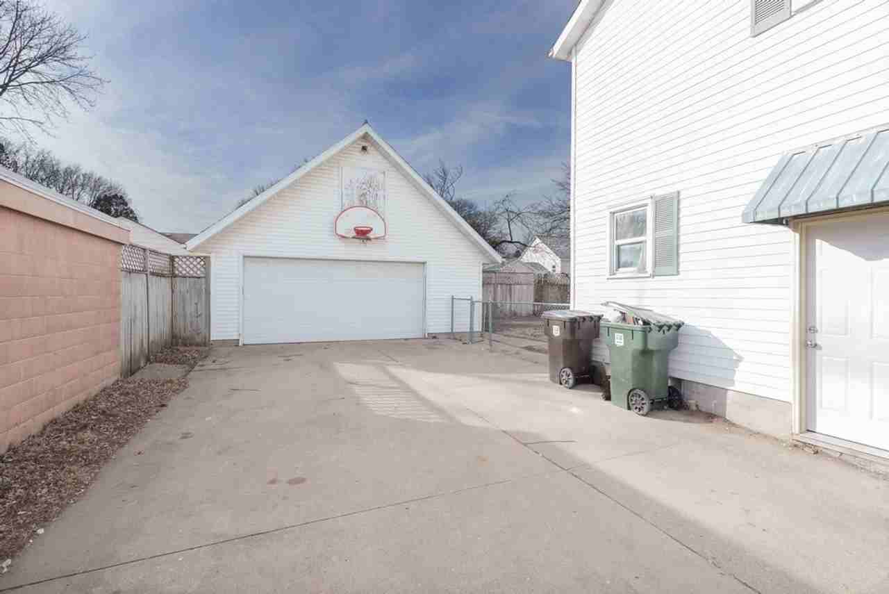 2303 Main St - Photo 2 of 29