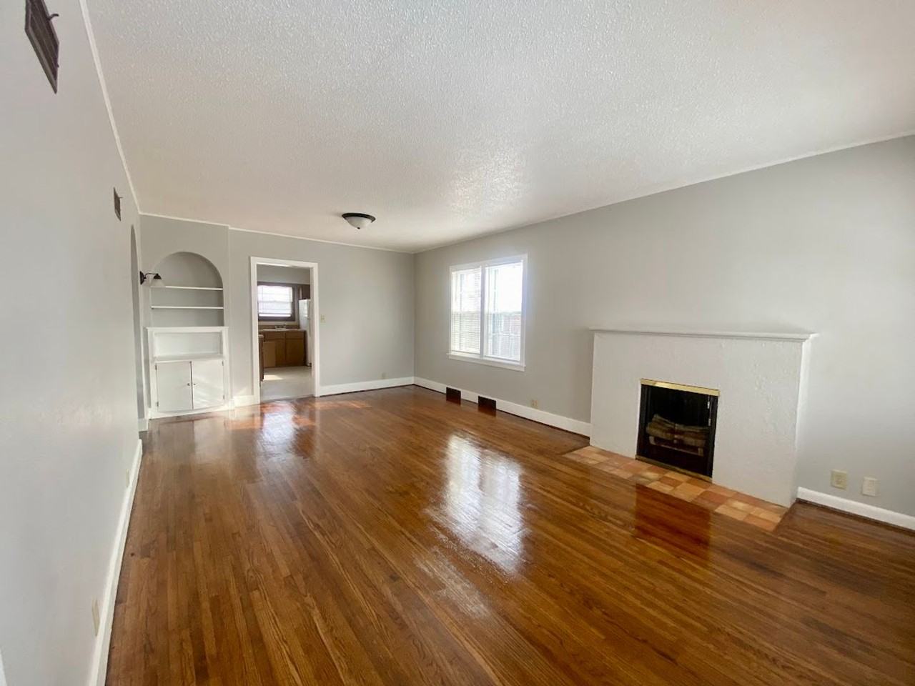 1406 N 2nd Ave - Photo 3 of 13