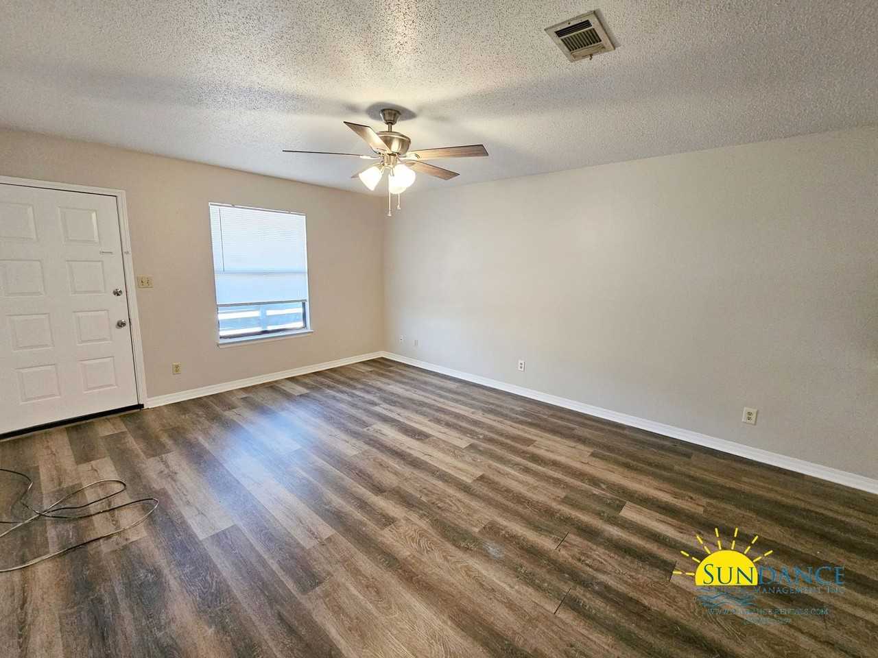 518 Landview St Apt D - Photo 3 of 8