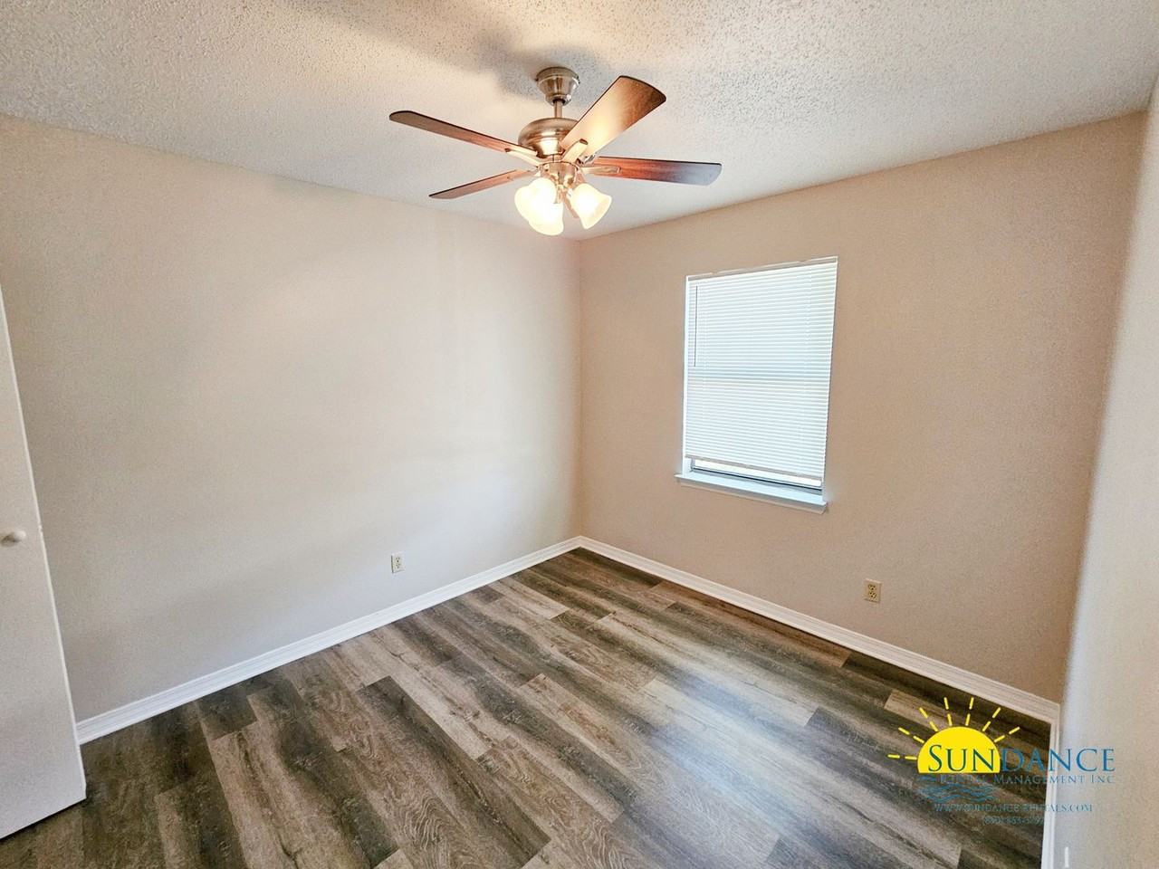 518 Landview St Apt D - Photo 5 of 8