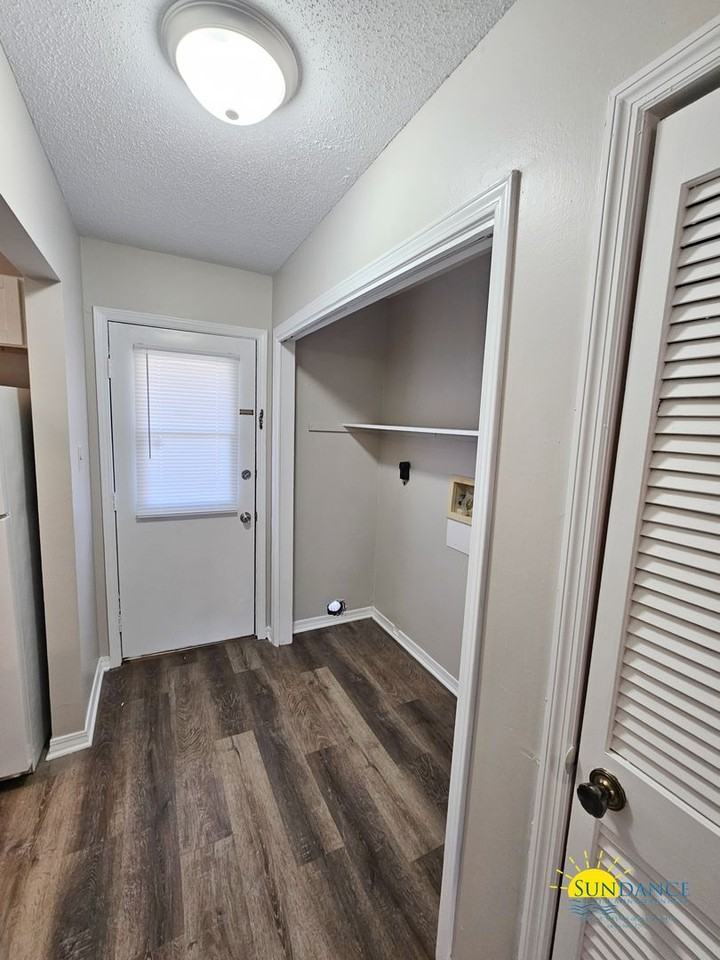 518 Landview St Apt D - Photo 7 of 8