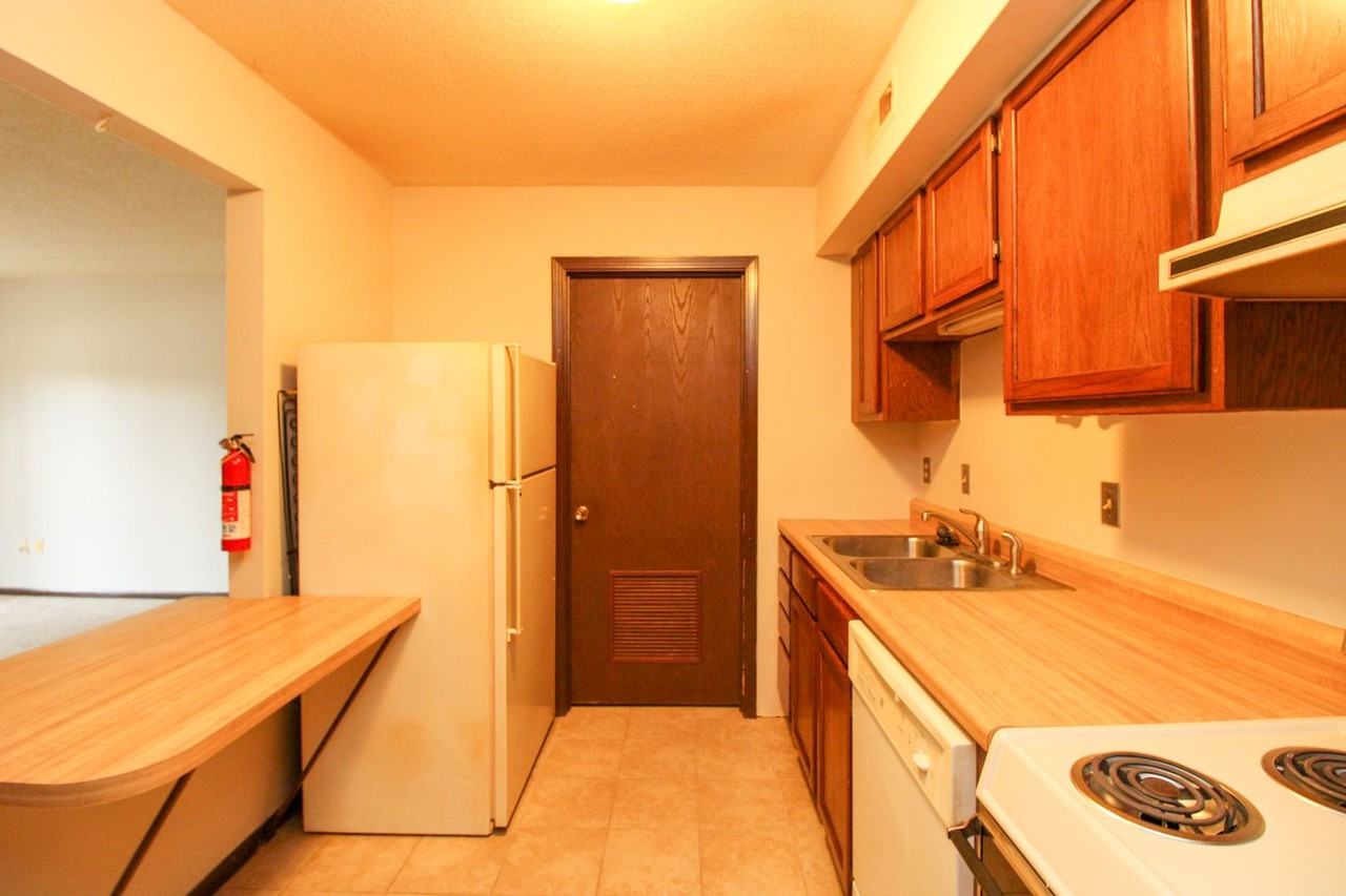 500 Columbia Dr #E - Photo 4 of 10