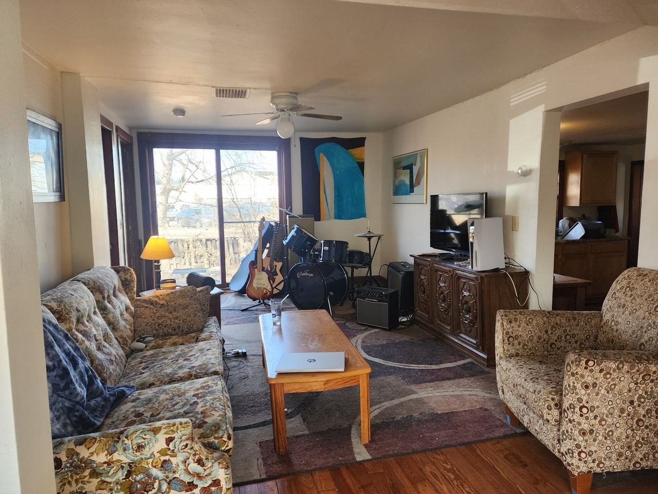 203 S Baldwin St - Photo 2 of 12