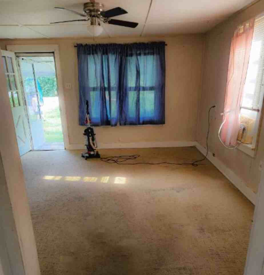 111 E Maple St - Photo 3 of 10