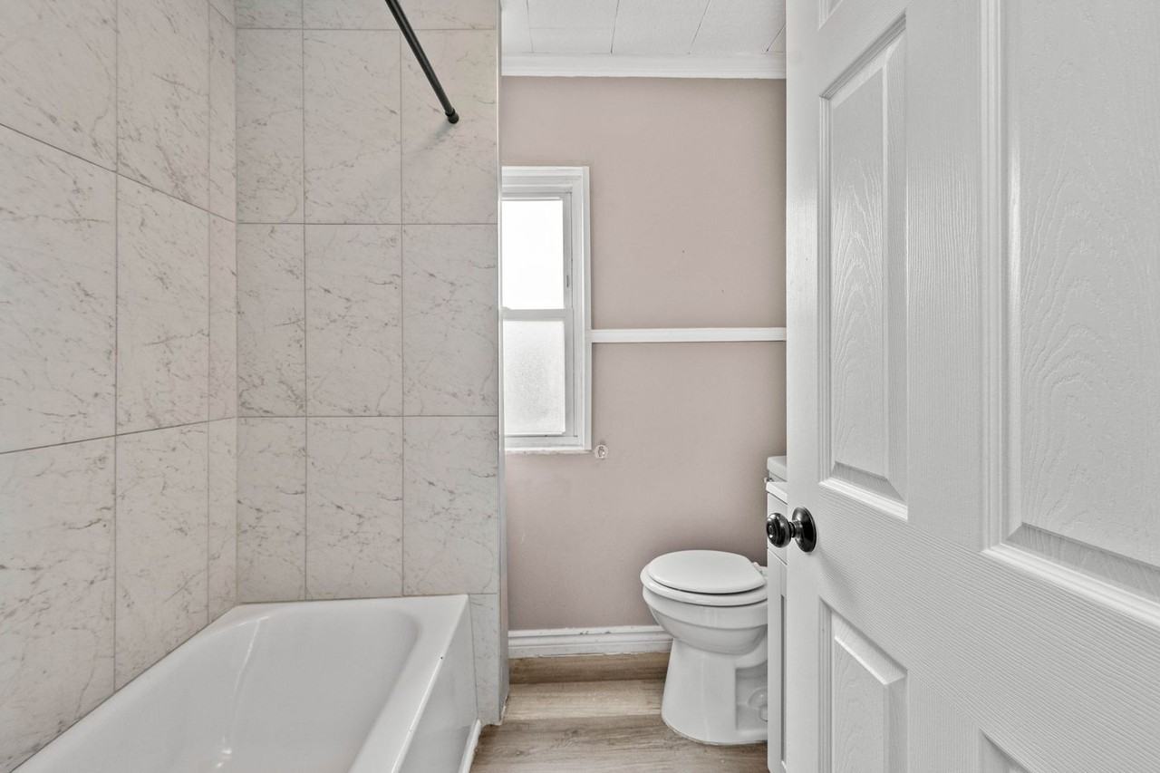 1102 Main St - Photo 2 of 30