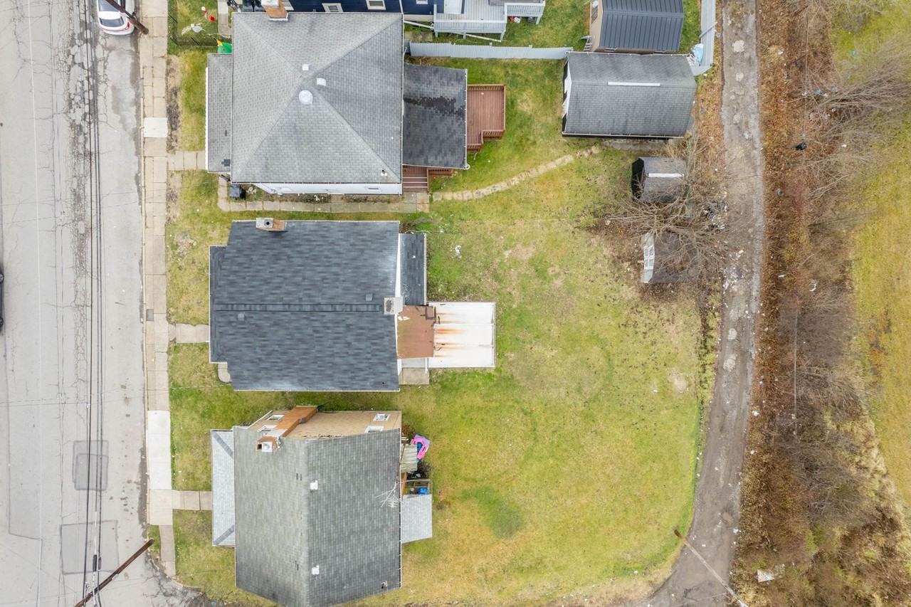 1102 Main St - Photo 5 of 30
