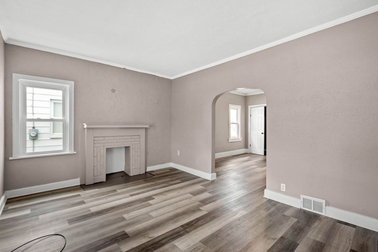 1102 Main St - Photo 6 of 30