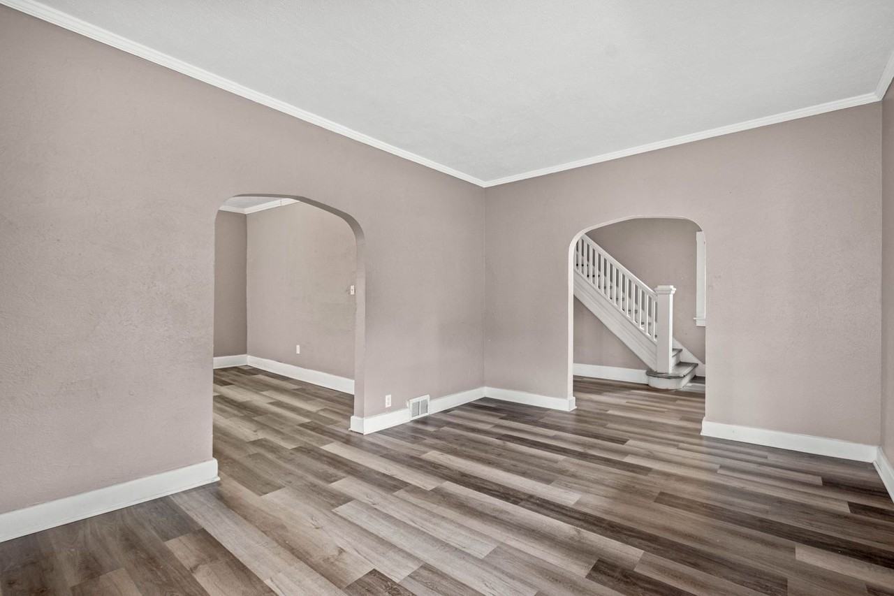 1102 Main St - Photo 7 of 30