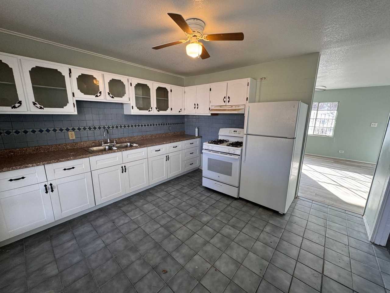 1011 South Union Avenue - Photo 6 of 8