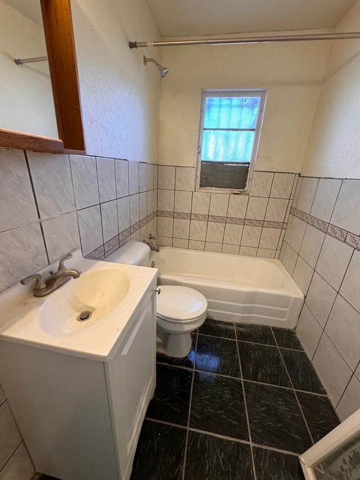 1011 South Union Avenue - Photo 7 of 8