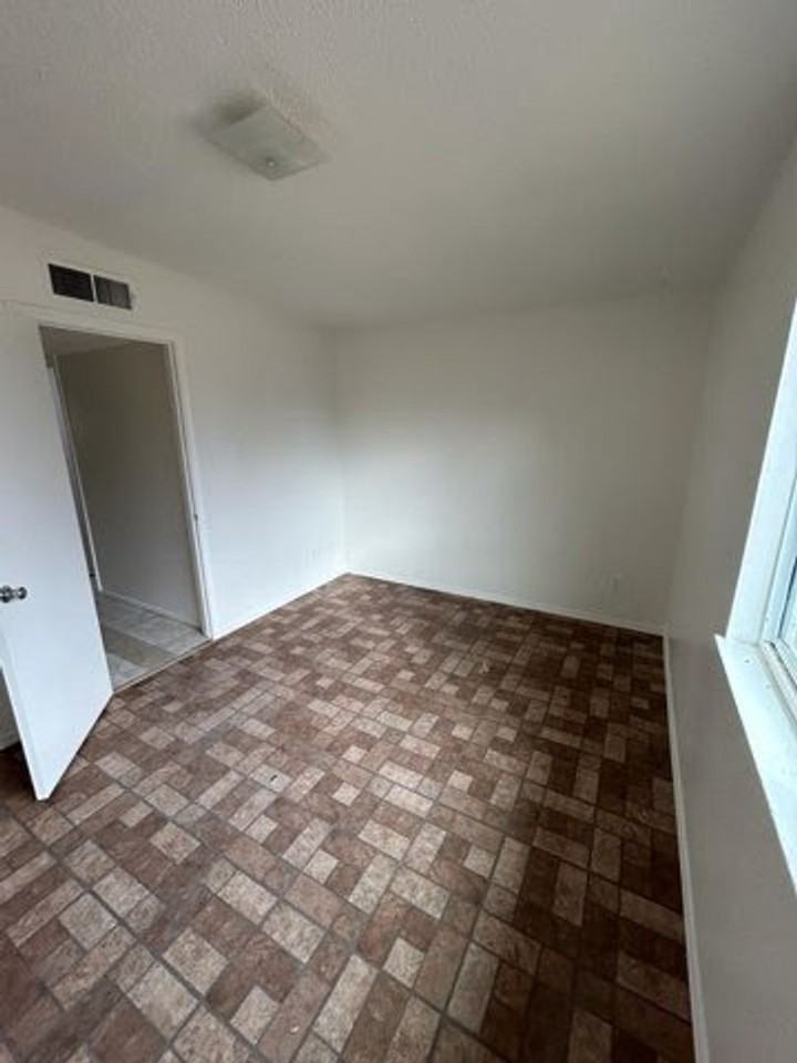 2041 Solano Dr - Photo 3 of 8